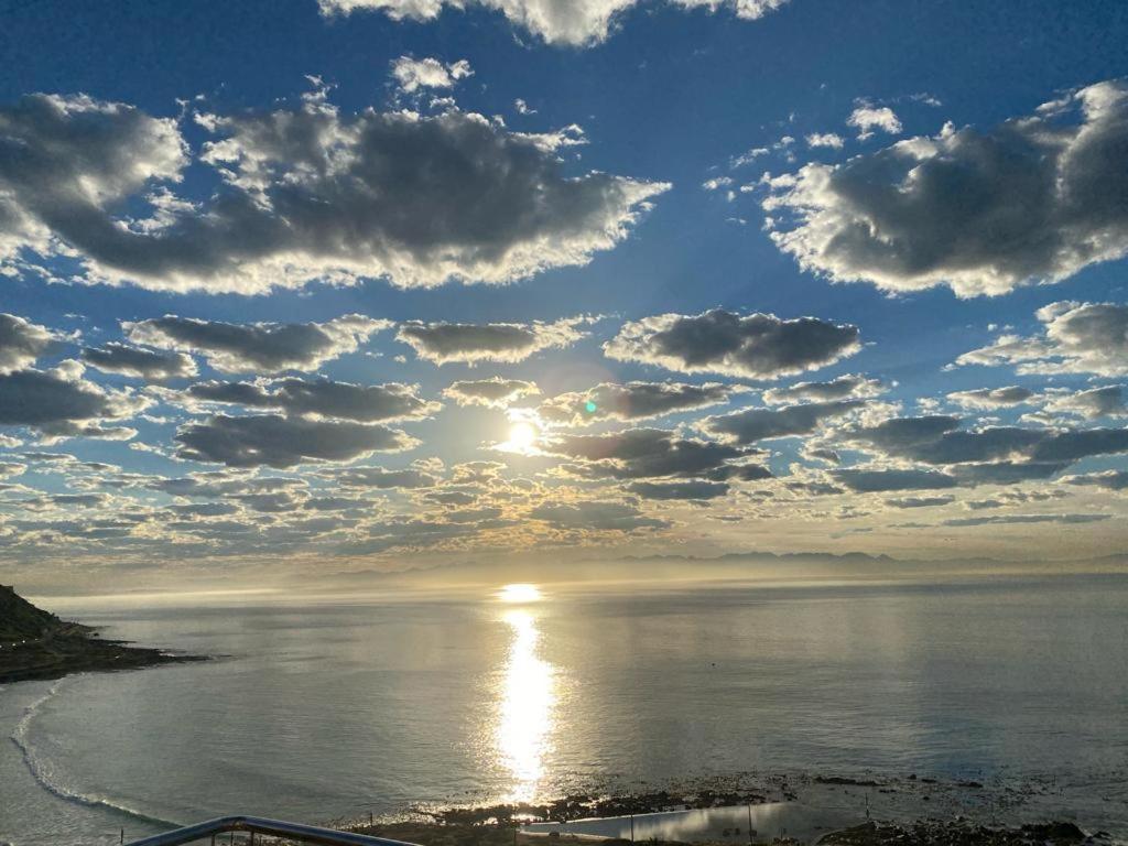 A Relaxing Getaway With Ocean Views Apartment Cape Town Ngoại thất bức ảnh